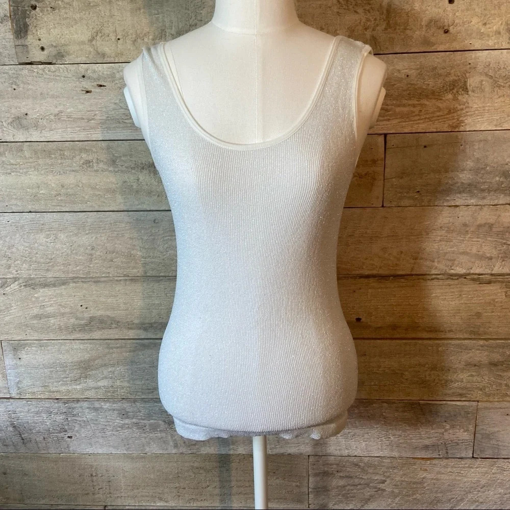 💥5/$25 Sasha women’s  silver tank top in size medium‎